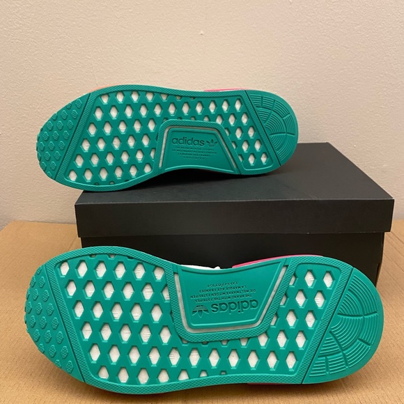 Women’s Adidas NMD_R1 - Picture 3 of 10